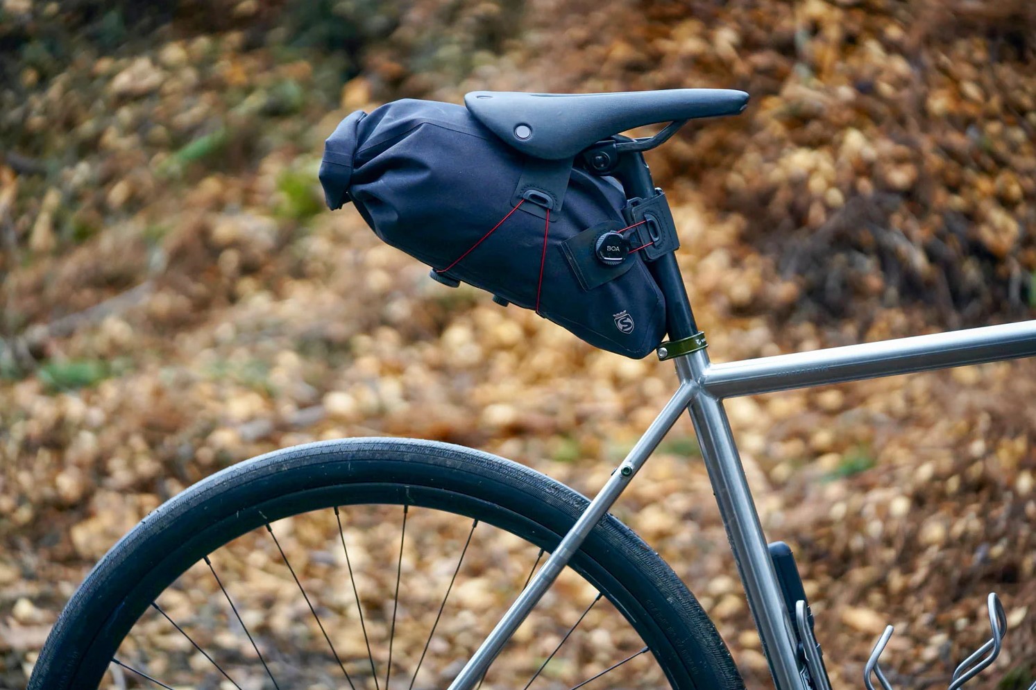 Podsedlova_brasna_grinta_roll_top_bag_lifestyle